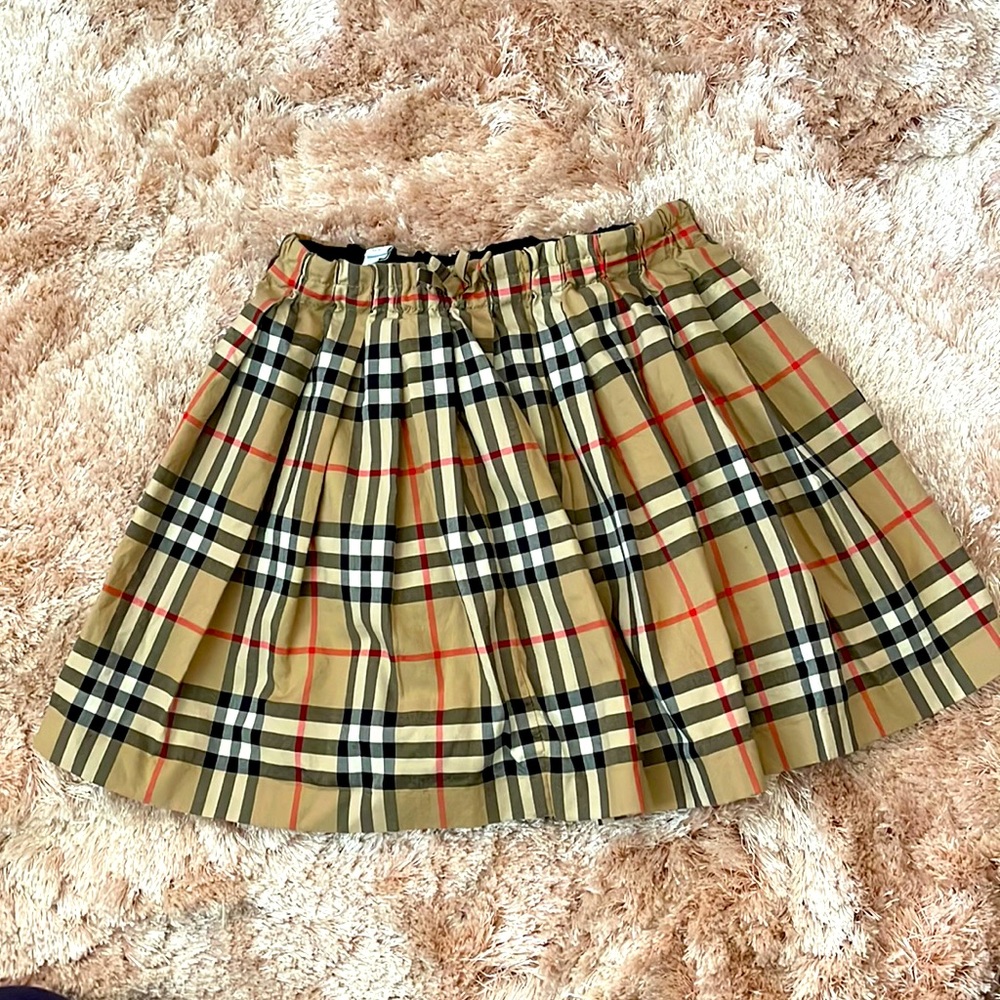 Girls Burberry skirt